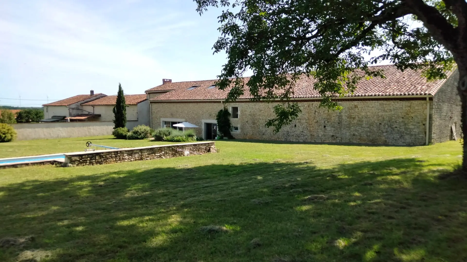 Old Stone Longère Of 250 M² With Guesthouse, Barn, Pool, And Views Near Angoulême