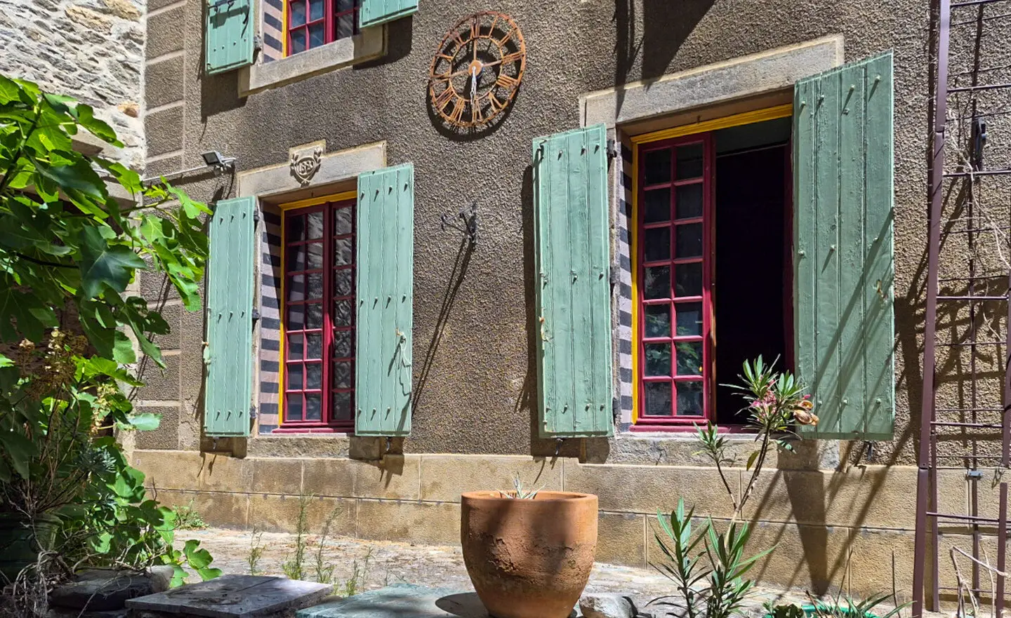 6-bedroom Village House In Trausse, France (260 M²)