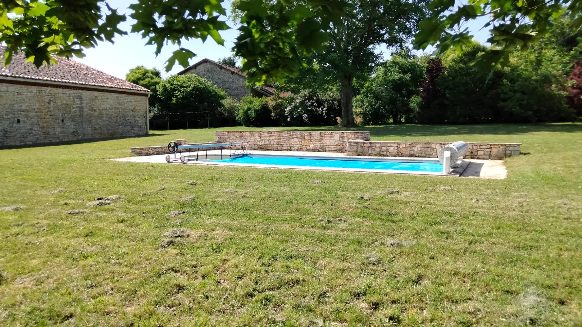 Old Stone Longère Of 250 M² With Guesthouse, Barn, Pool, And Views Near Angoulême