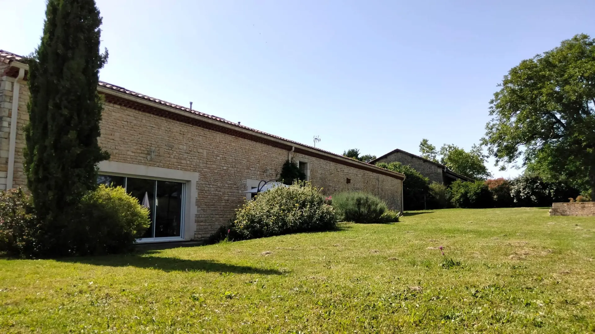 Old Stone Longère Of 250 M² With Guesthouse, Barn, Pool, And Views Near Angoulême