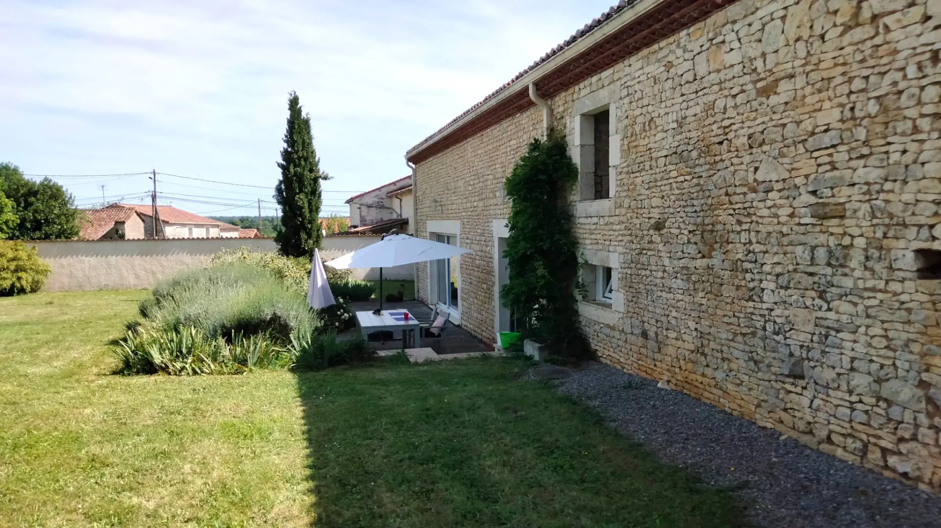 Old Stone Longère Of 250 M² With Guesthouse, Barn, Pool, And Views Near Angoulême