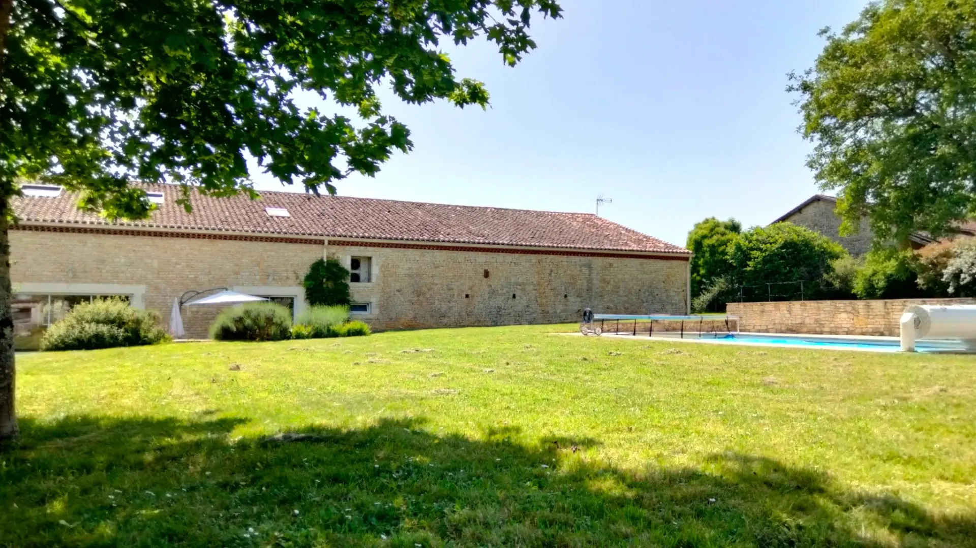 Old Stone Longère Of 250 M² With Guesthouse, Barn, Pool, And Views Near Angoulême