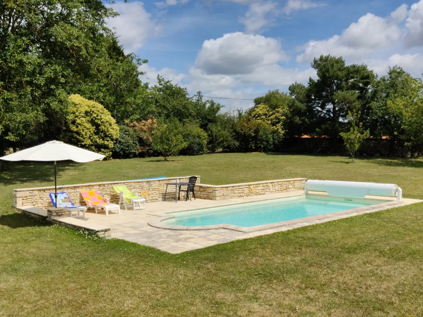 Old Stone Longère Of 250 M² With Guesthouse, Barn, Pool, And Views Near Angoulême