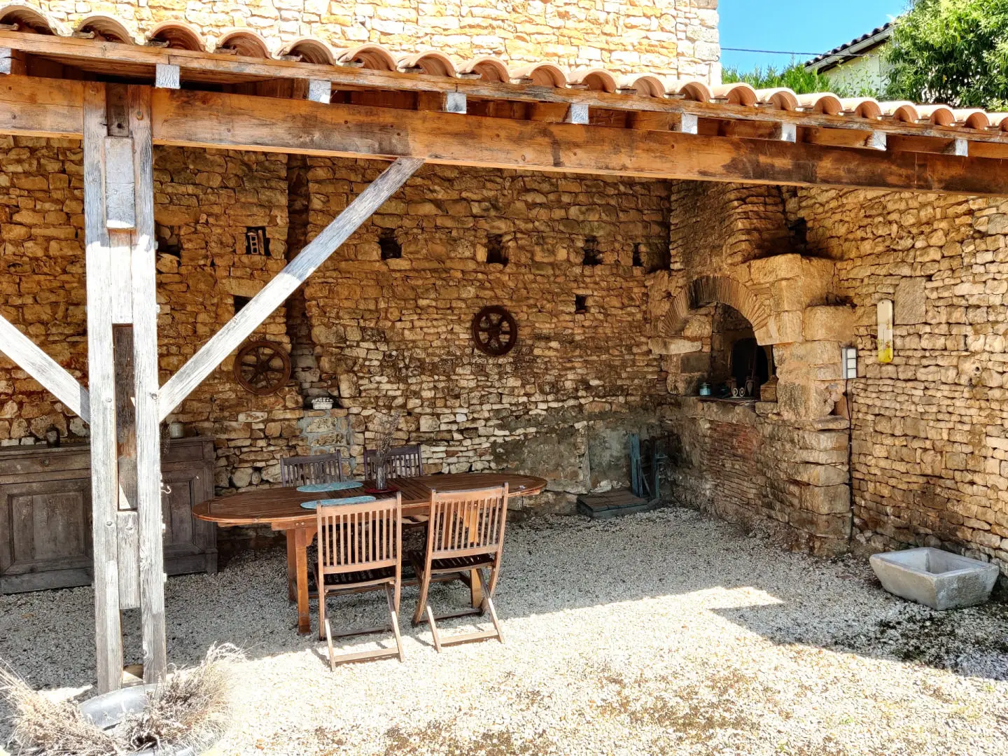 Old Stone Longère Of 250 M² With Guesthouse, Barn, Pool, And Views Near Angoulême
