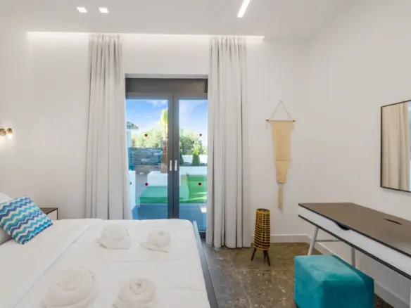 7-bedroom Villa In Chersonisos, Greece (240 M²)