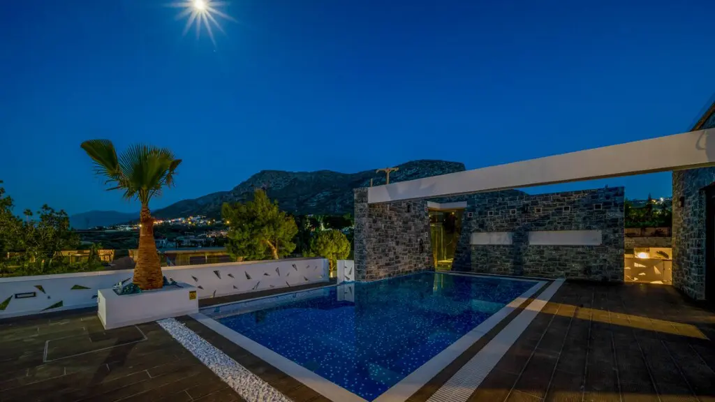 Villa Of 240 M² In Crete