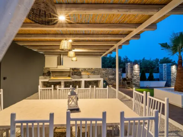 7-bedroom Villa In Chersonisos, Greece (240 M²)