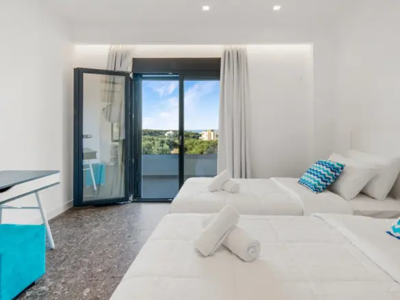7-bedroom Villa In Chersonisos, Greece (240 M²)