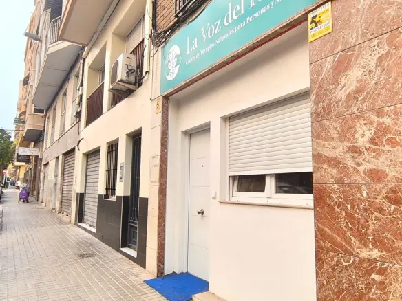 Commercial Unit Of 100 M² In Elche, Spain
