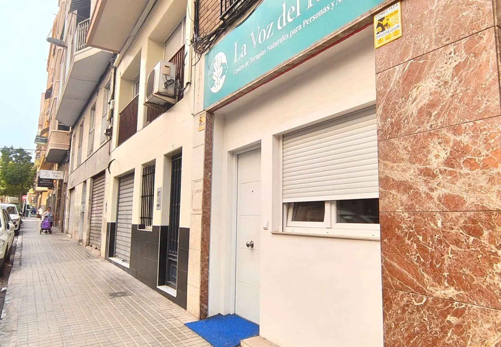 Commercial Unit Of 100 M² In Elche, Spain