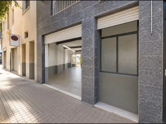 Commercial Unit Of 54 M² In Elche, Spain