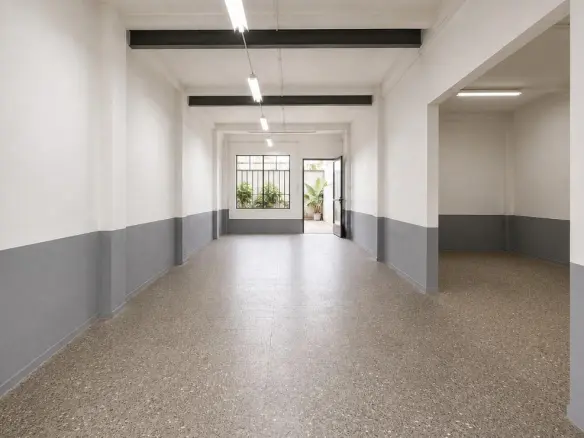 1-bedroom Commercial Unit In Elche, Spain (111 M²)