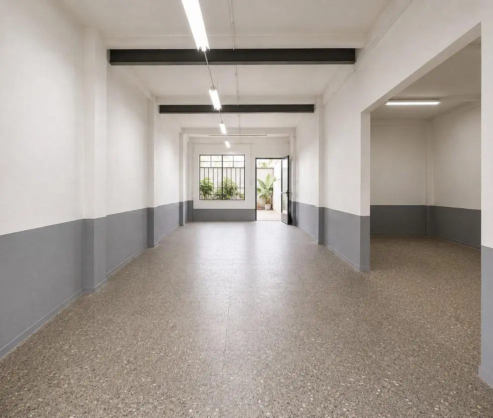Commercial Unit Of 54 M² In Elche, Spain