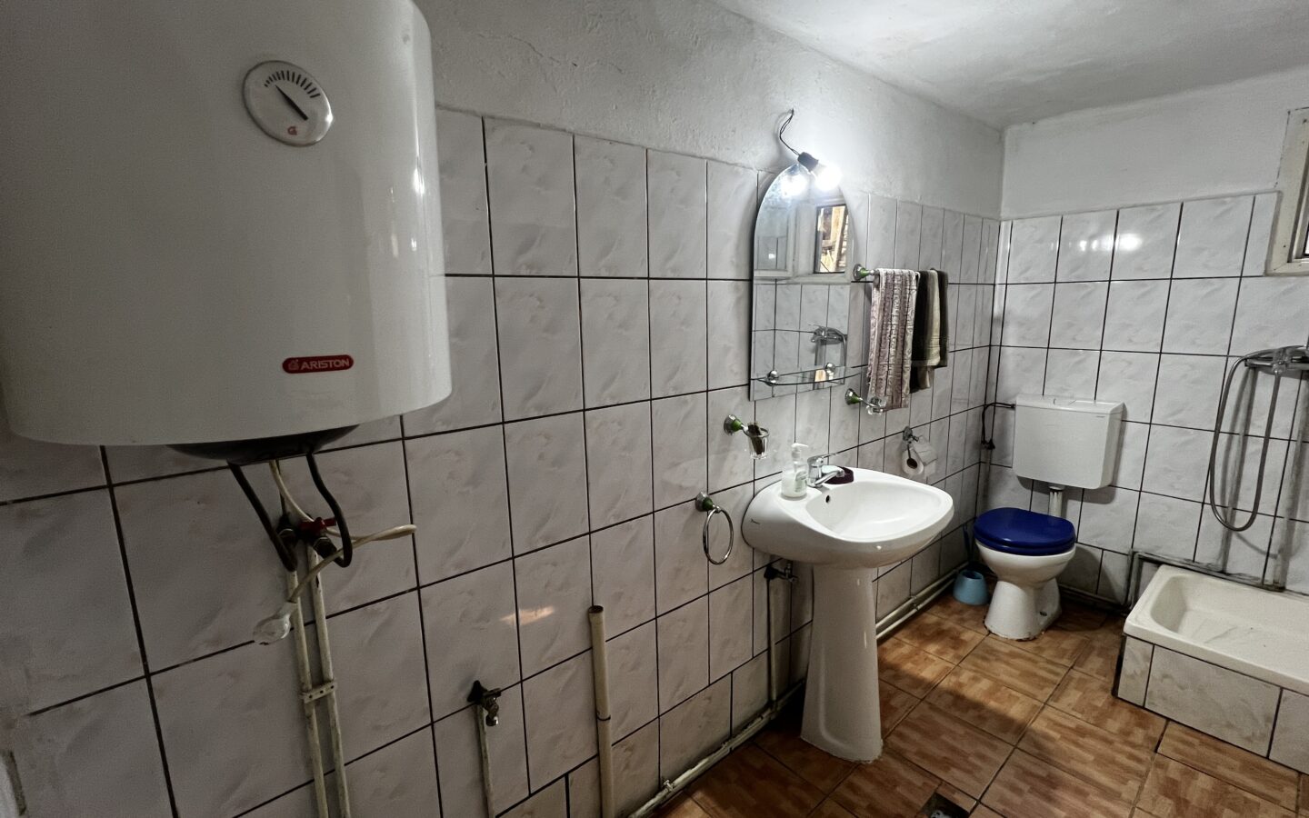 Arad – Sat. Pescari – Casa Mare și Frumoasă, Cu Grădină și Pomi Fructiferi