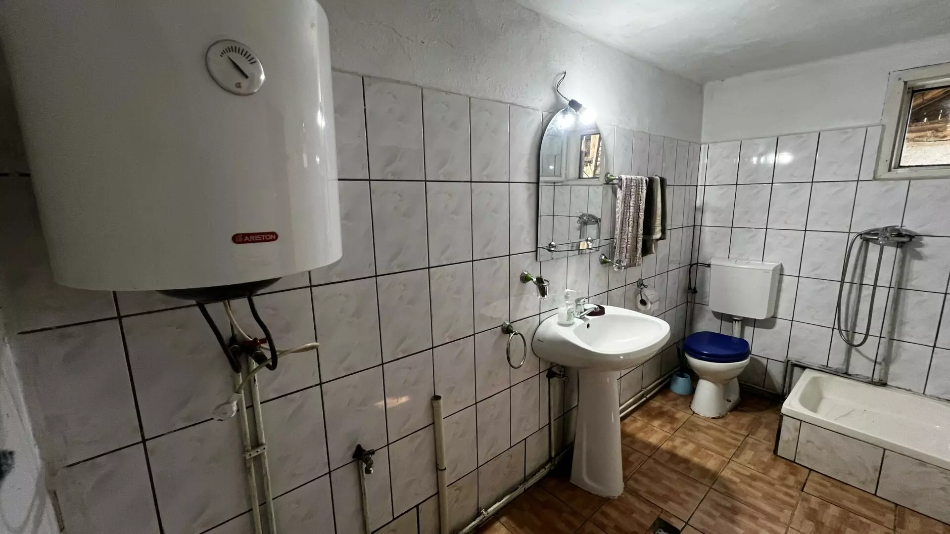 Arad – Sat. Pescari – Casa Mare și Frumoasă, Cu Grădină și Pomi Fructiferi