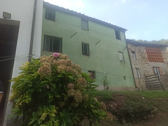 Townhouse Of 110 M² In Tuscany