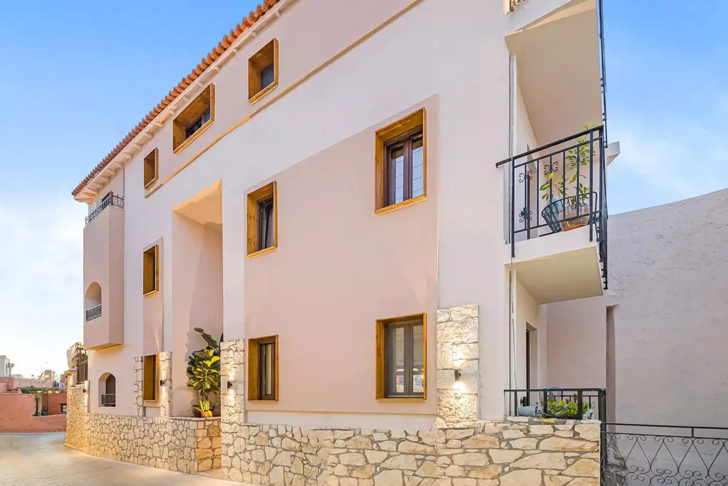 Premium 400 M² Hotel Opportunity Located In Crete