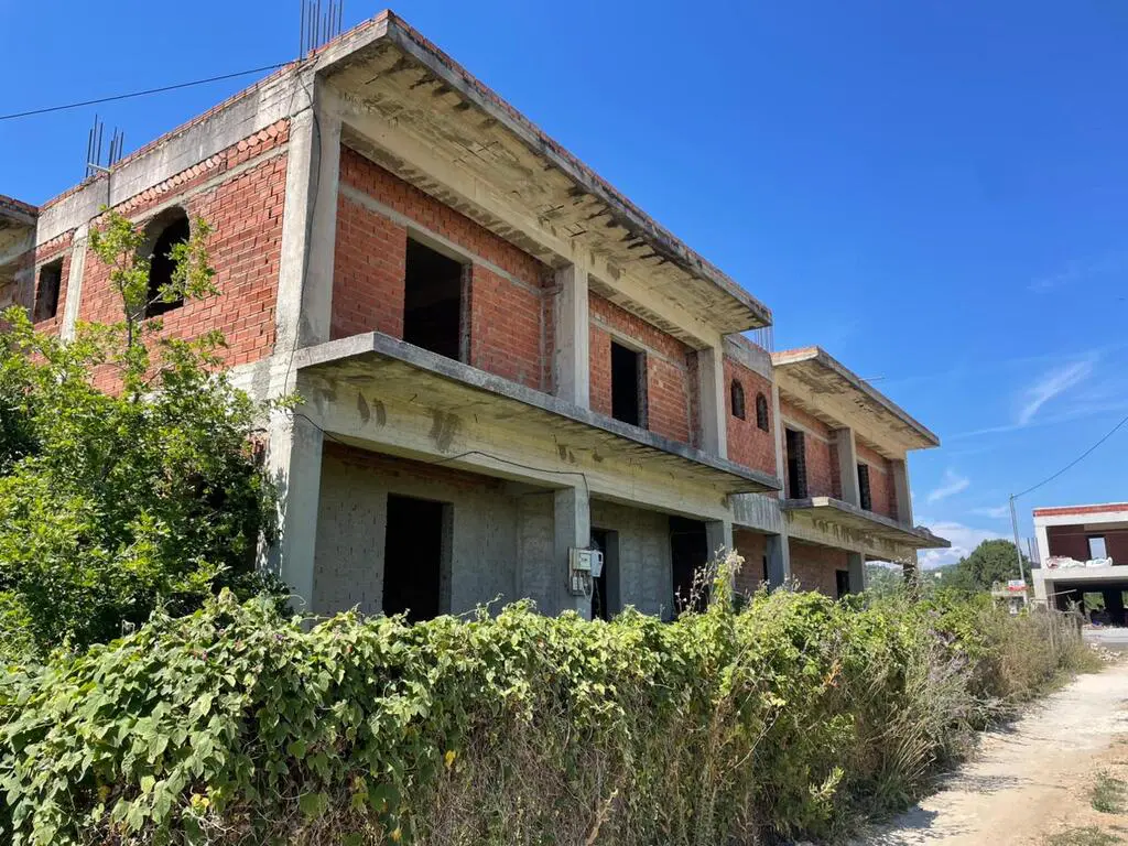 Building Of 400 M² In Corfu
