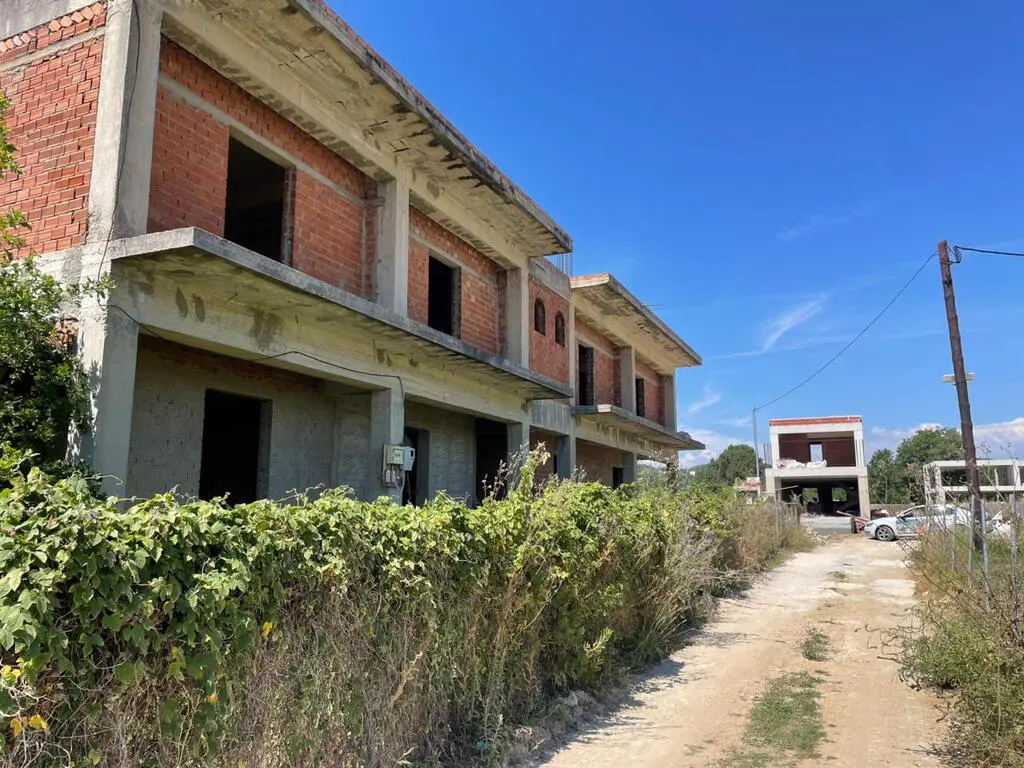 Building Of 400 M² In Corfu