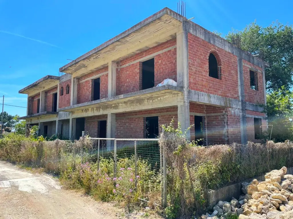 Building Of 400 M² In Corfu