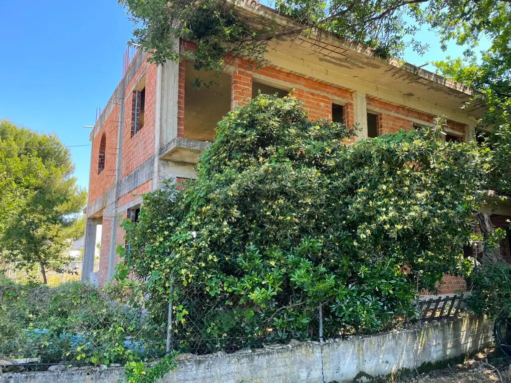 Building Of 400 M² In Corfu