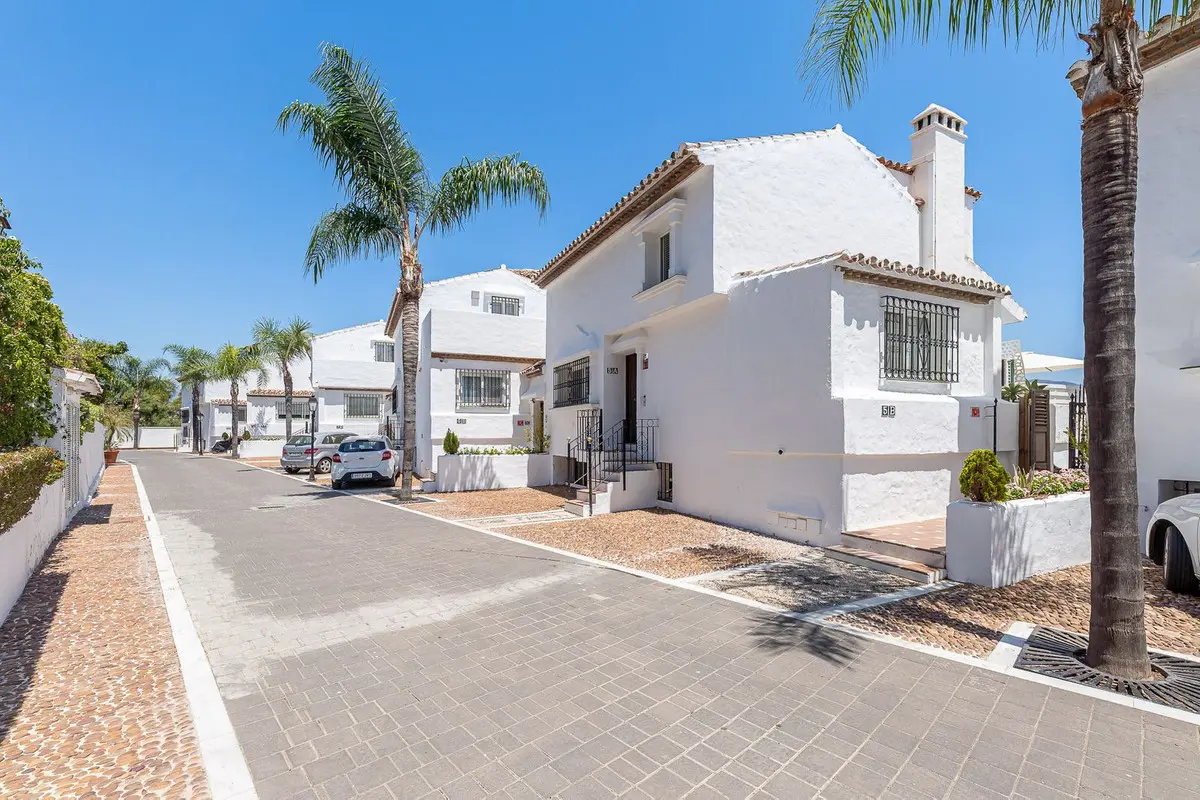 3-bedroom Property In Nueva Andalucía, Spain (147 M²)