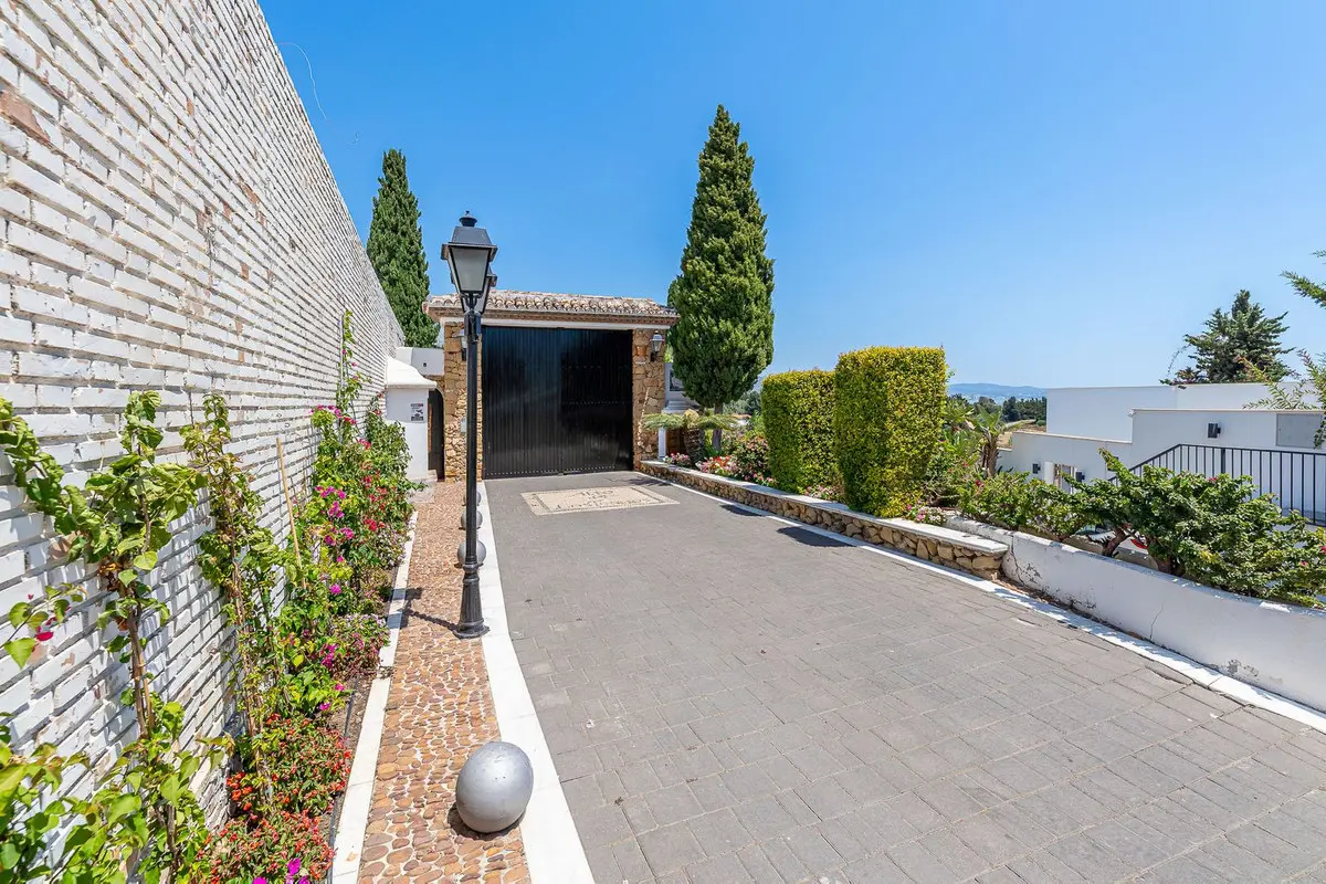 3-bedroom Property In Nueva Andalucía, Spain (147 M²)