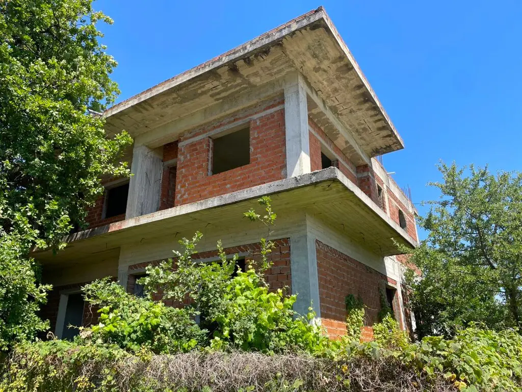 Building Of 400 M² In Corfu
