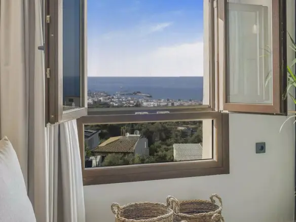 Hotel In Chersonisos, Greece (400 M²)