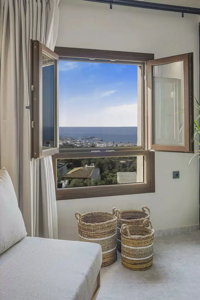 Premium 400 M² Hotel Opportunity Located In Crete