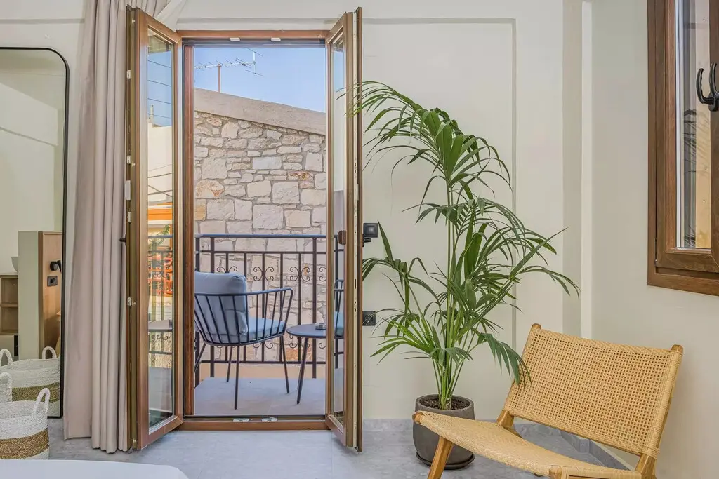 Premium 400 M² Hotel Opportunity Located In Crete