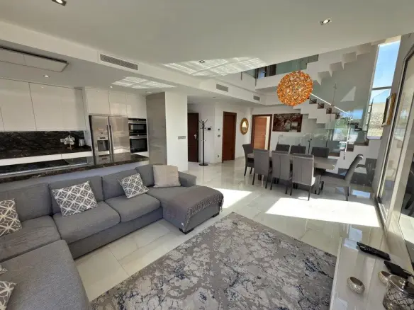 5-bedroom Villa In Orihuela Costa, Spain (200 M²)