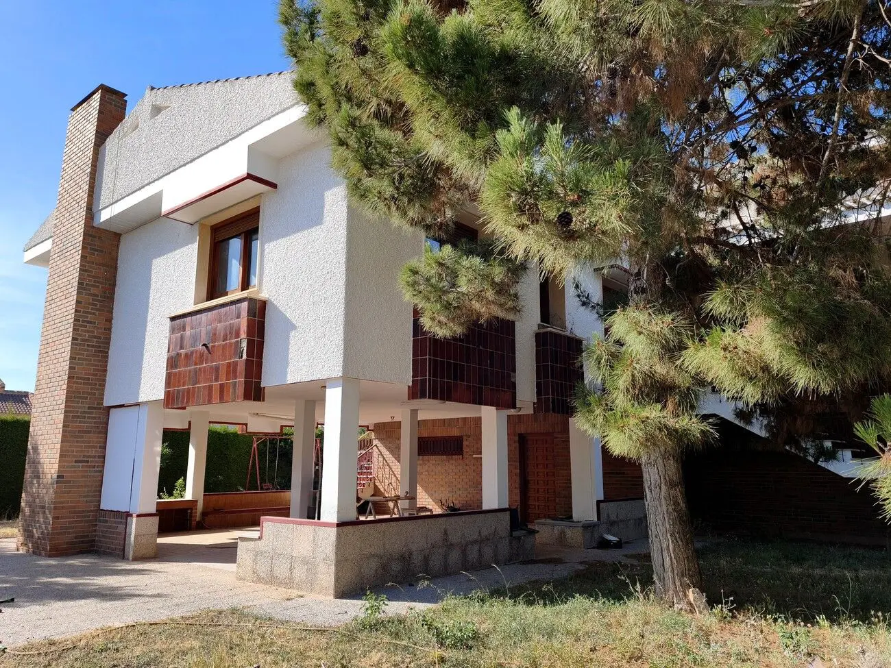 Villa Of 600 M² In Santiago De La Ribera