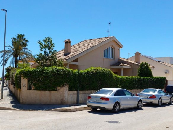 Villa Of 170 M² With [features] In San Javier, Spain