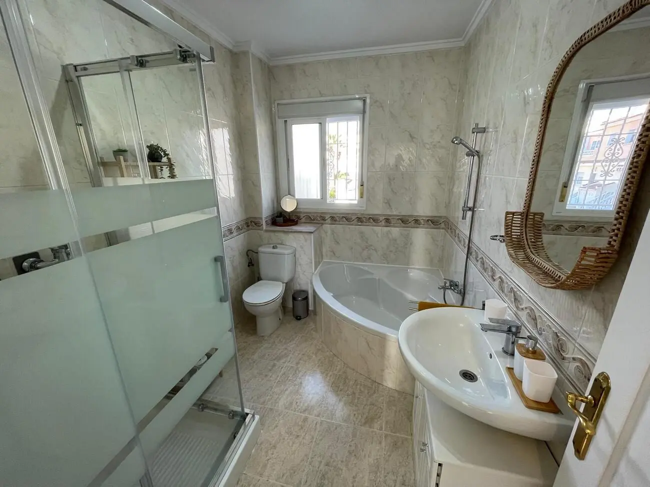 House Of 103 M² With Mediter Real Estate Features In Almoradi, Spain