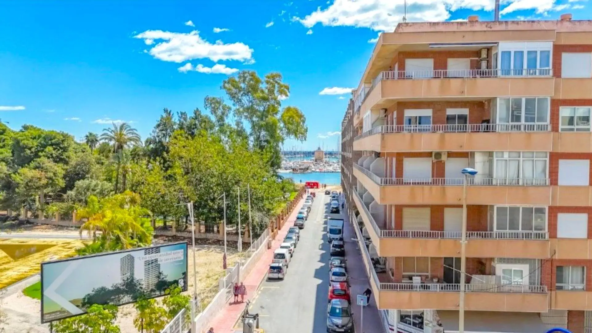 Apartment Of 95 M² In Torrevieja, Spain