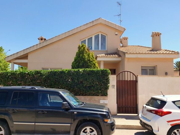 4-bedroom Villa In San Javier, Spain (170 M²)