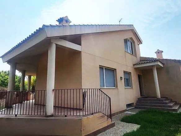 4-bedroom Villa In San Javier, Spain (170 M²)