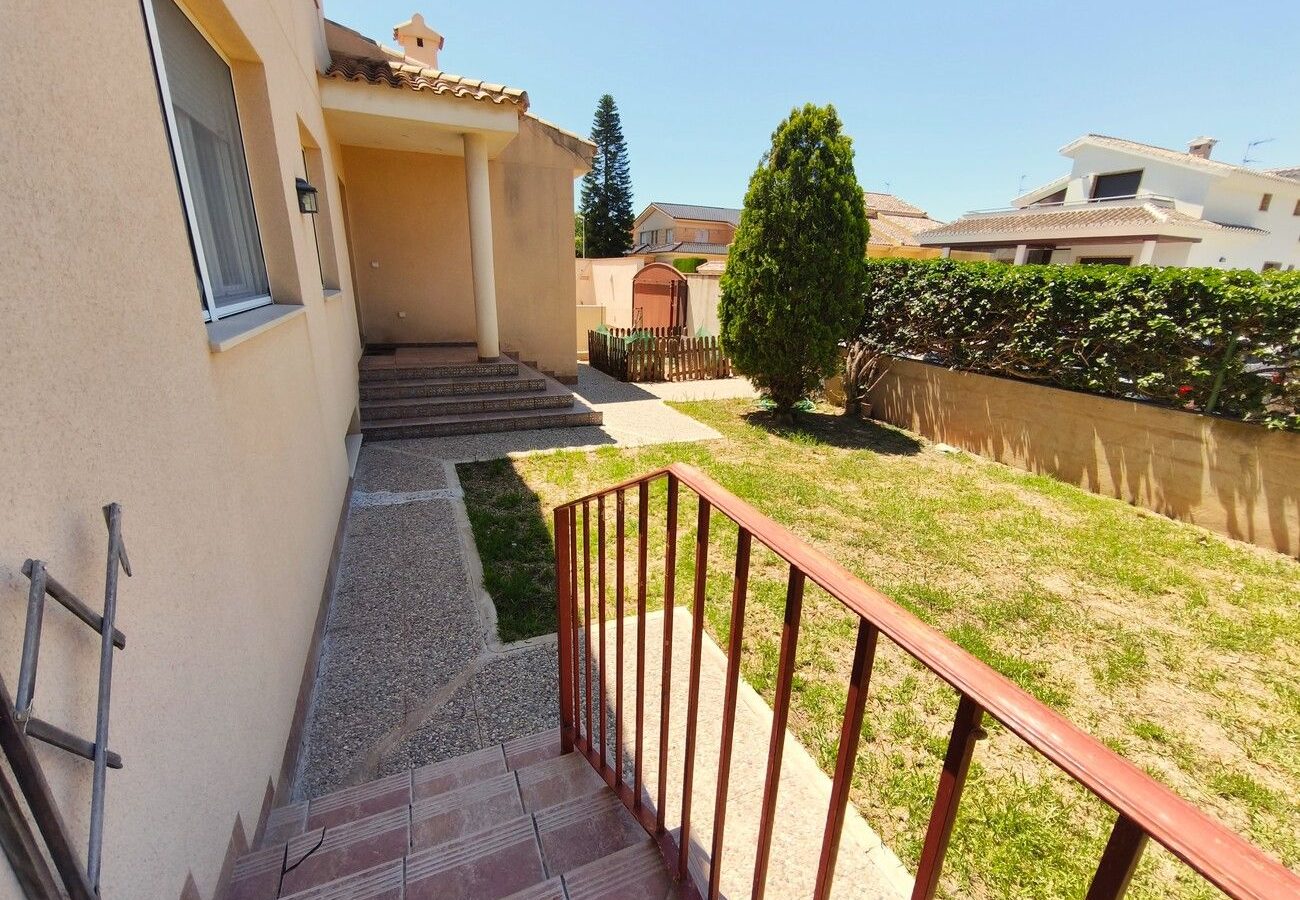 4-bedroom Villa In San Javier, Spain (170 M²)