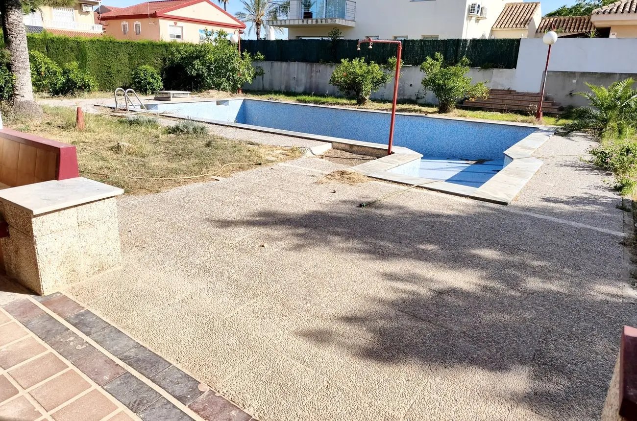 Villa Of 600 M² In Santiago De La Ribera