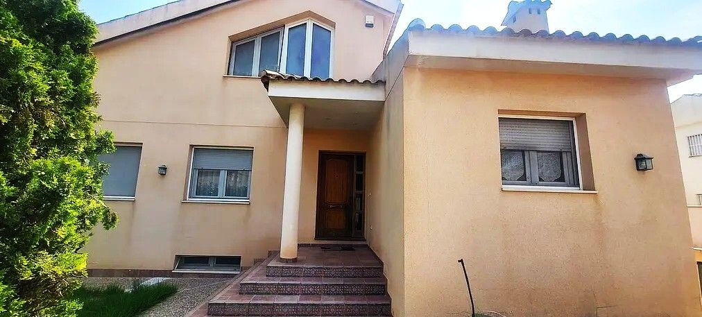 Villa Of 170 M² With [features] In San Javier, Spain