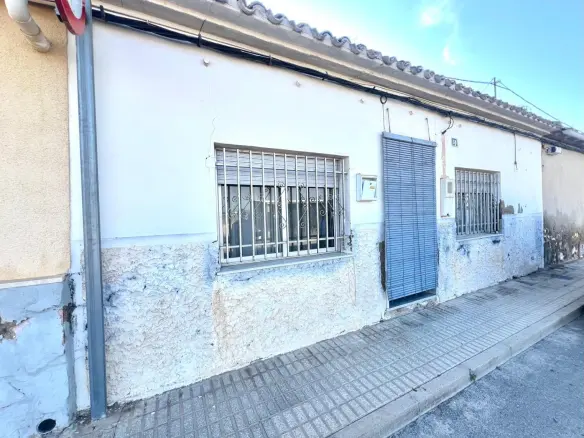 6-bedroom House In Pinoso, Spain (260 M²)