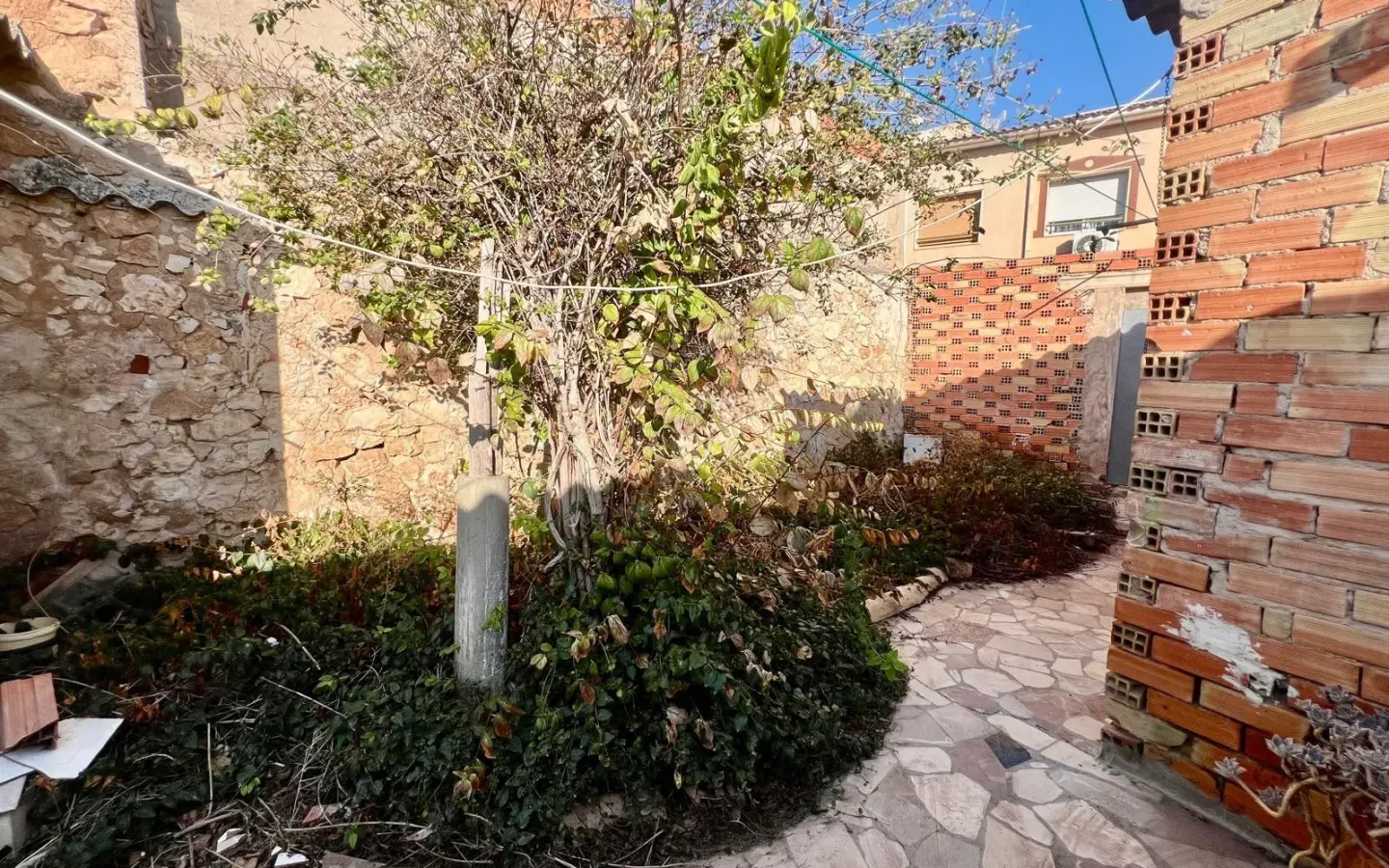 6-bedroom House In Pinoso, Spain (260 M²)