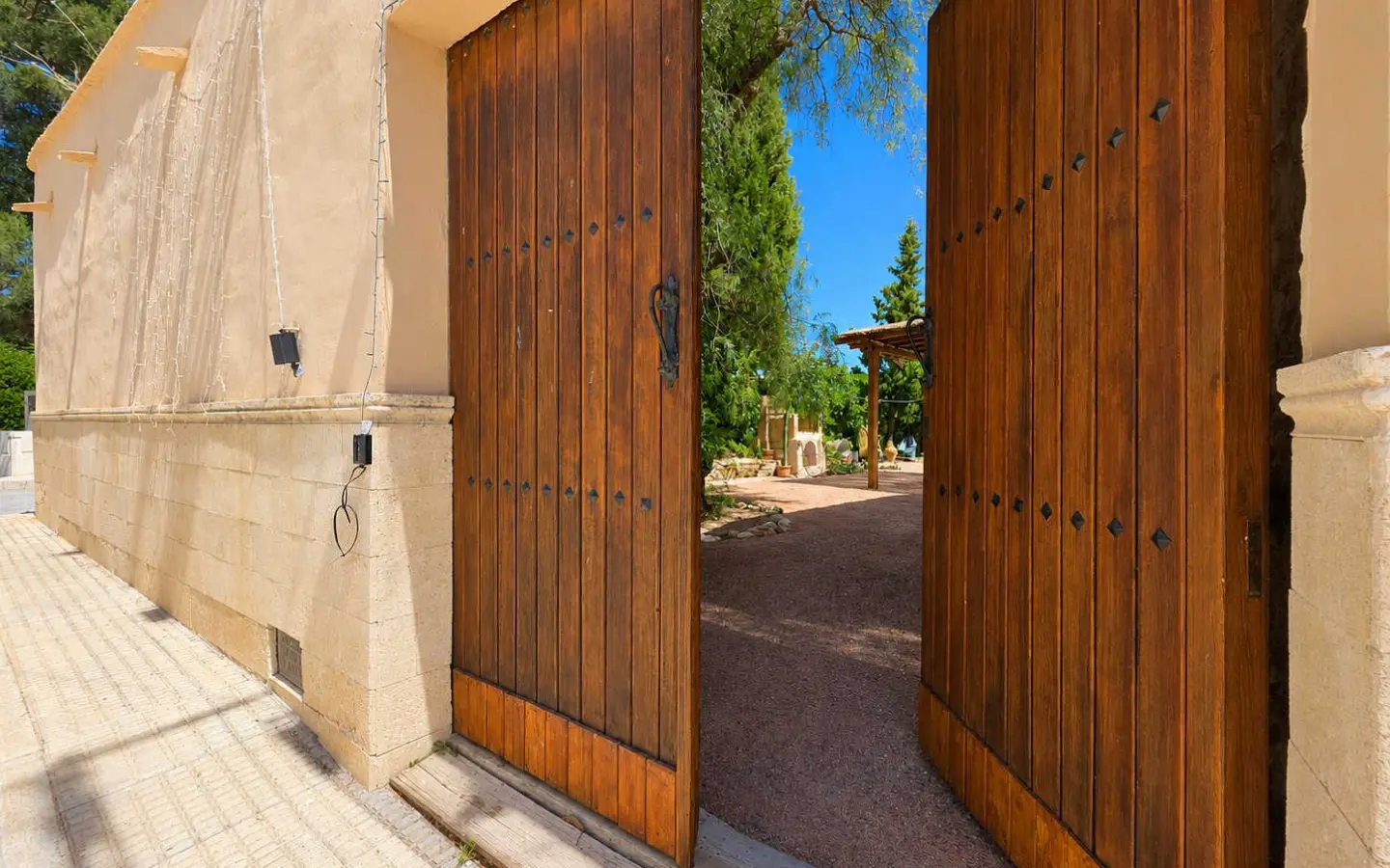 6-bedroom Country House In Torre Del Rico, Spain (400 M²)