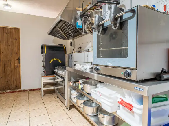 3-bedroom Townhouse In Pinoso, Spain (417 M²)