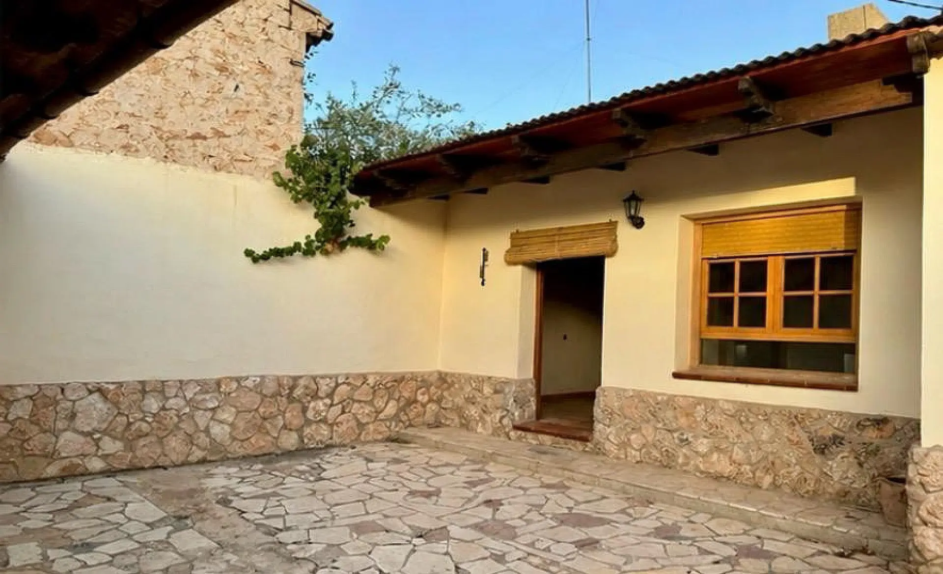 Townhouse Of 220 M² In Pinoso, Spain