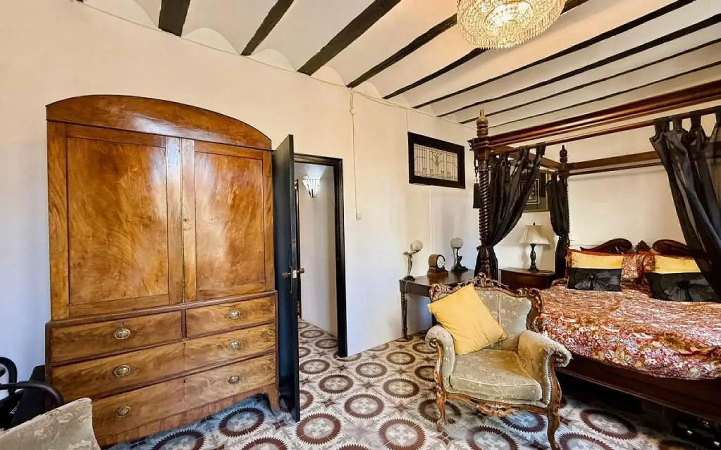6-bedroom Townhouse In Pinoso, Spain (214 M²)