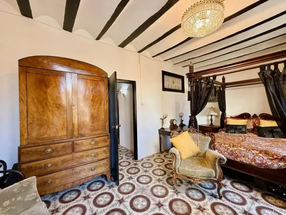 6-bedroom Townhouse In Pinoso, Spain (214 M²)
