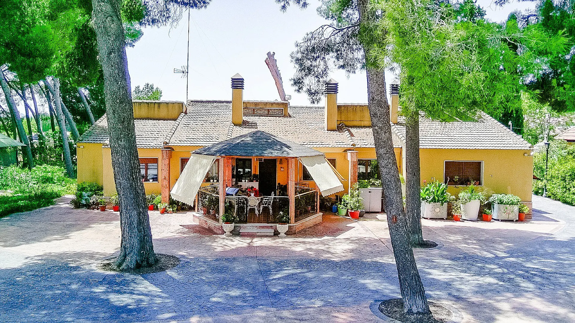 Detached Villa Of 320 M² In Yecla