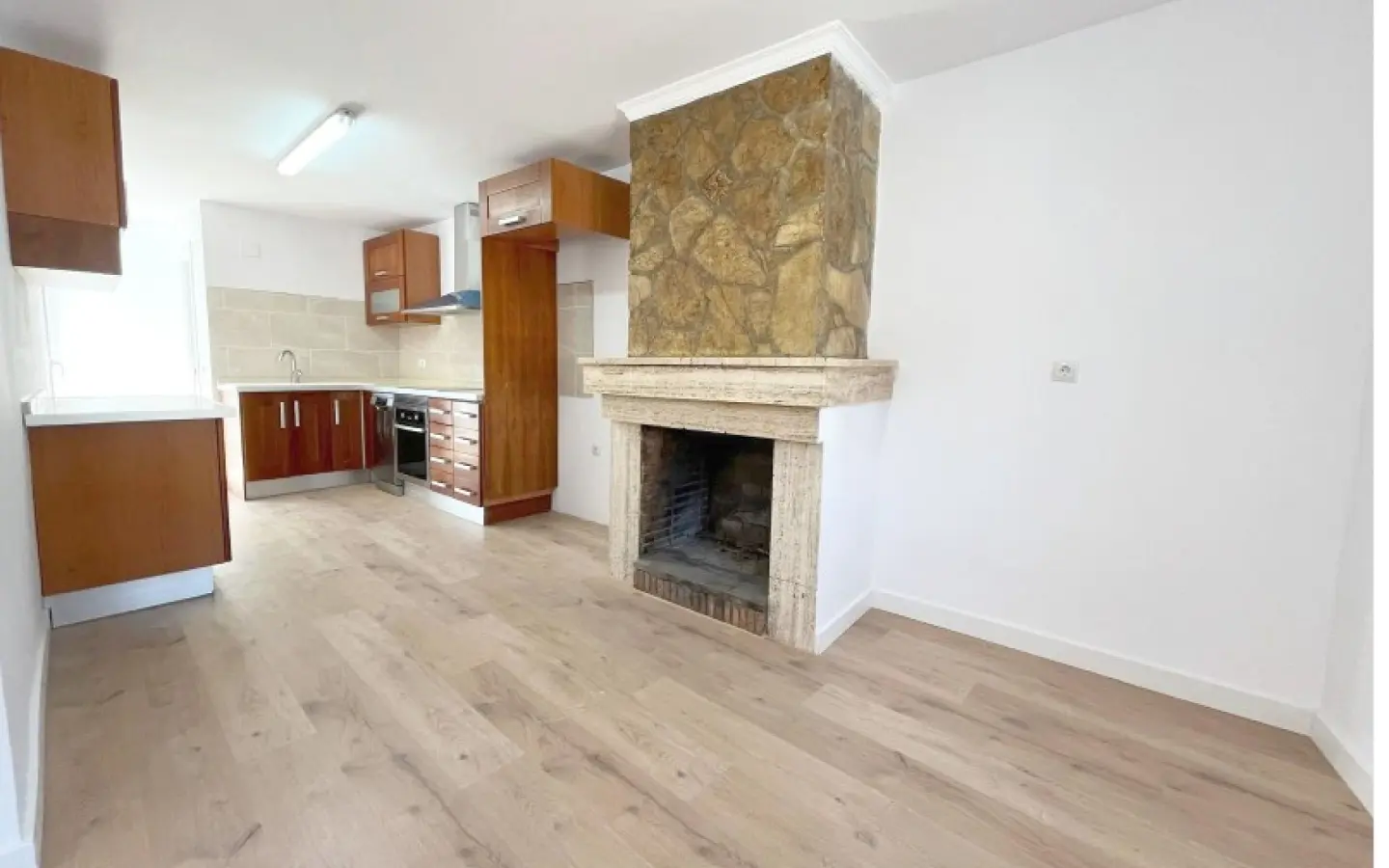 3-bedroom Townhouse In Alguena, Spain (126 M²)